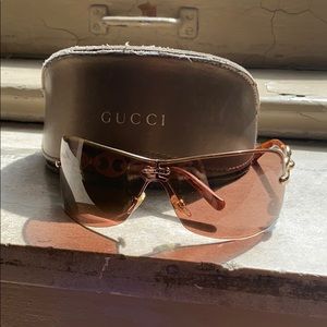 GUCCI Wrap Arounds SUNGLASSES